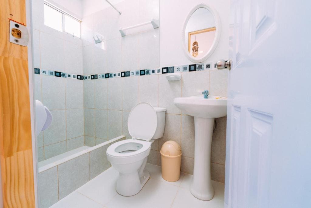 Family Room with Bathroom room - Image 3