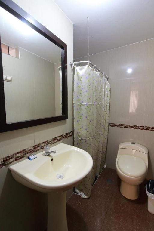 Single Room with Private Bathroom room - Image 2