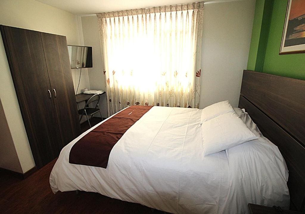 Single Room with Private Bathroom room - Image 3