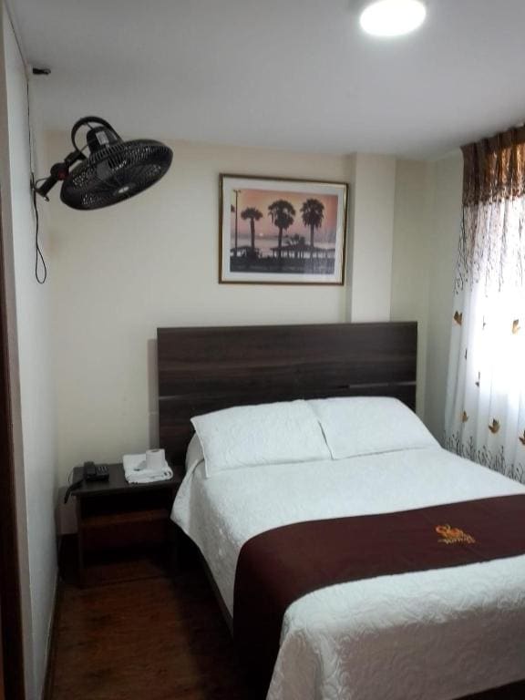 Single Room with Private Bathroom room - Image 1