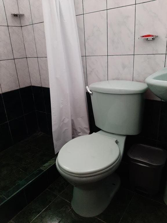 Single Room with Private Bathroom room - Image 1