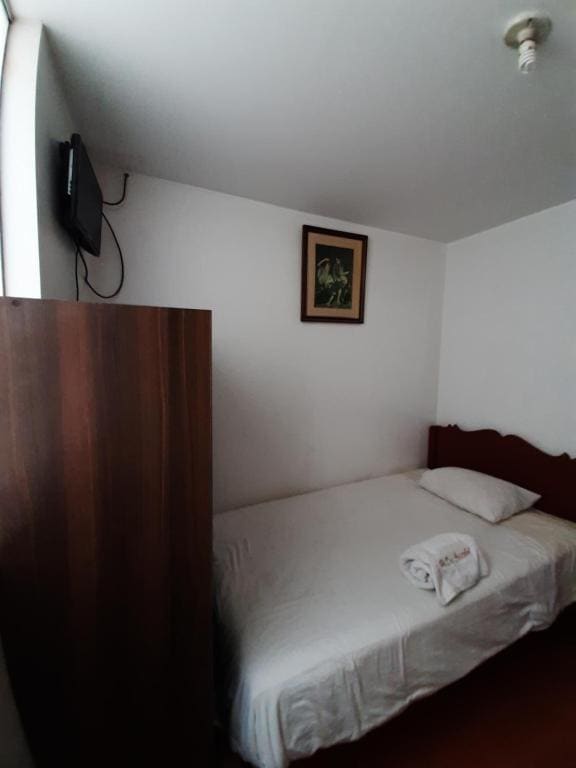 Single Room with Private Bathroom room - Image 2