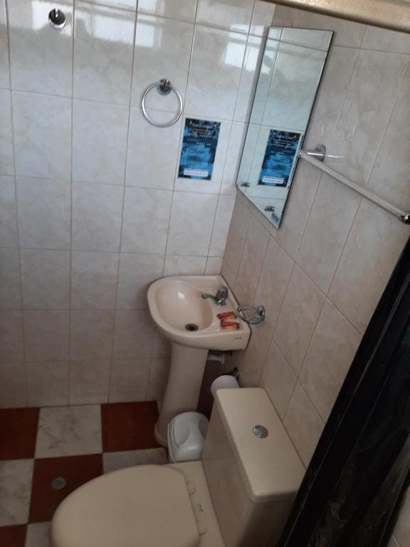 Twin Room with Private Bathroom room - Image 2