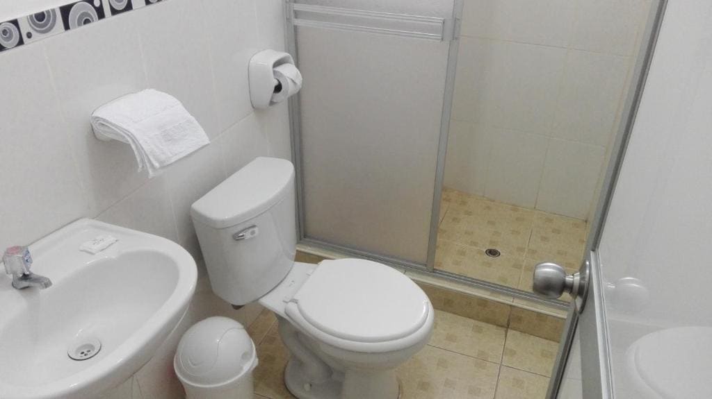 Twin Room with Private Bathroom room - Image 2
