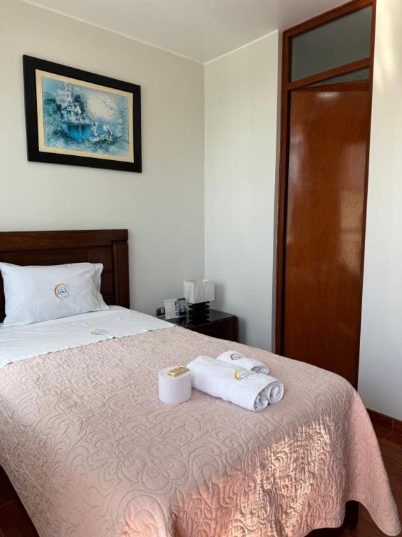 Double Room with Private Bathroom room - Image 3