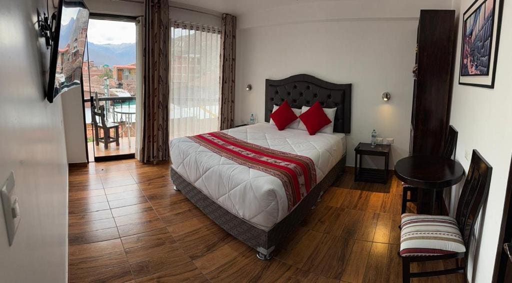 Queen Room with Balcony room - Image 3