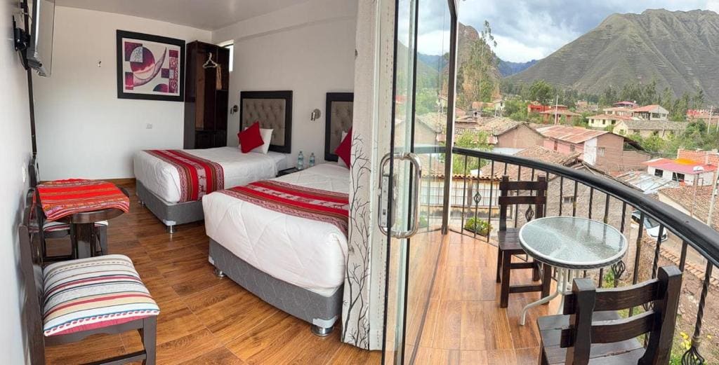 Twin Room with Balcony room - Image 3