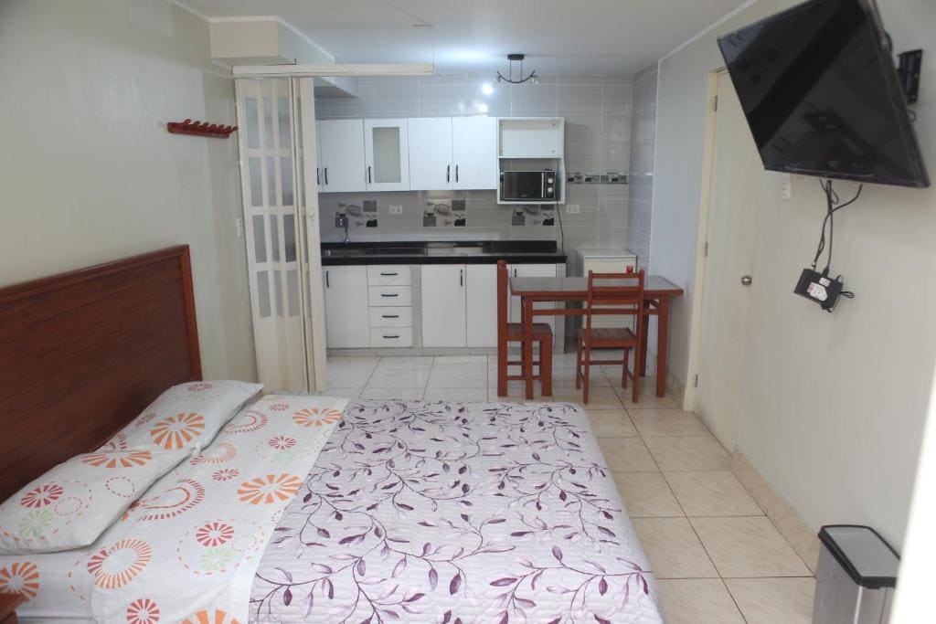 Deluxe Double Room with Shower room - Image 2
