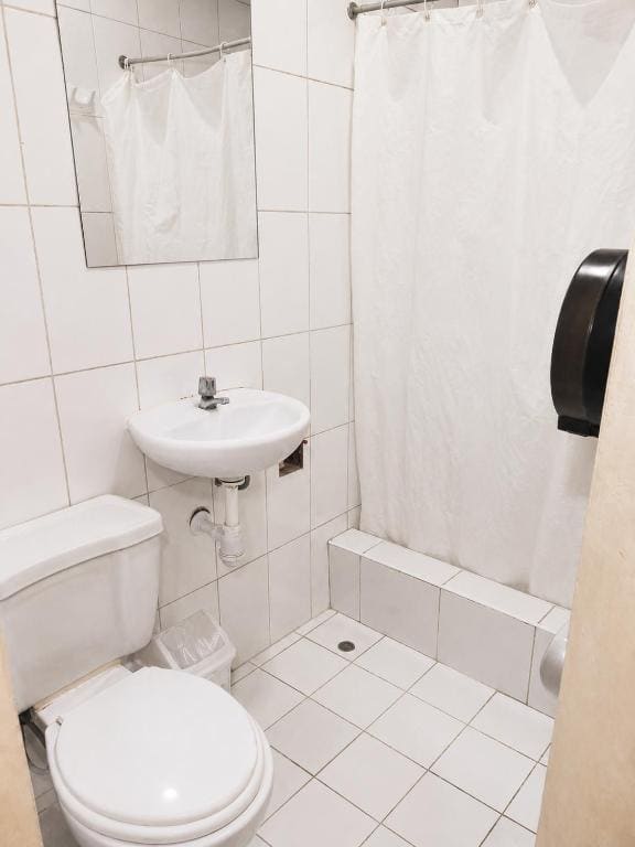 Twin Room with Private Bathroom room - Image 2