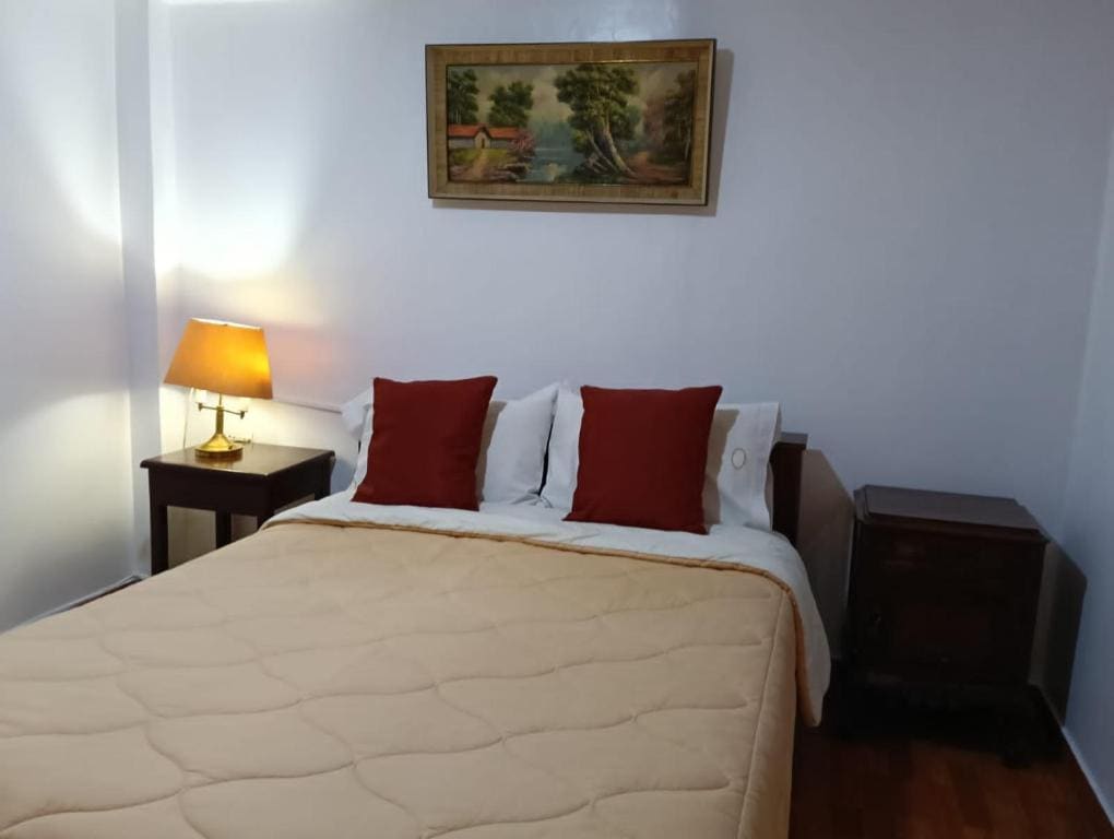 Deluxe Queen Room room - Image 2