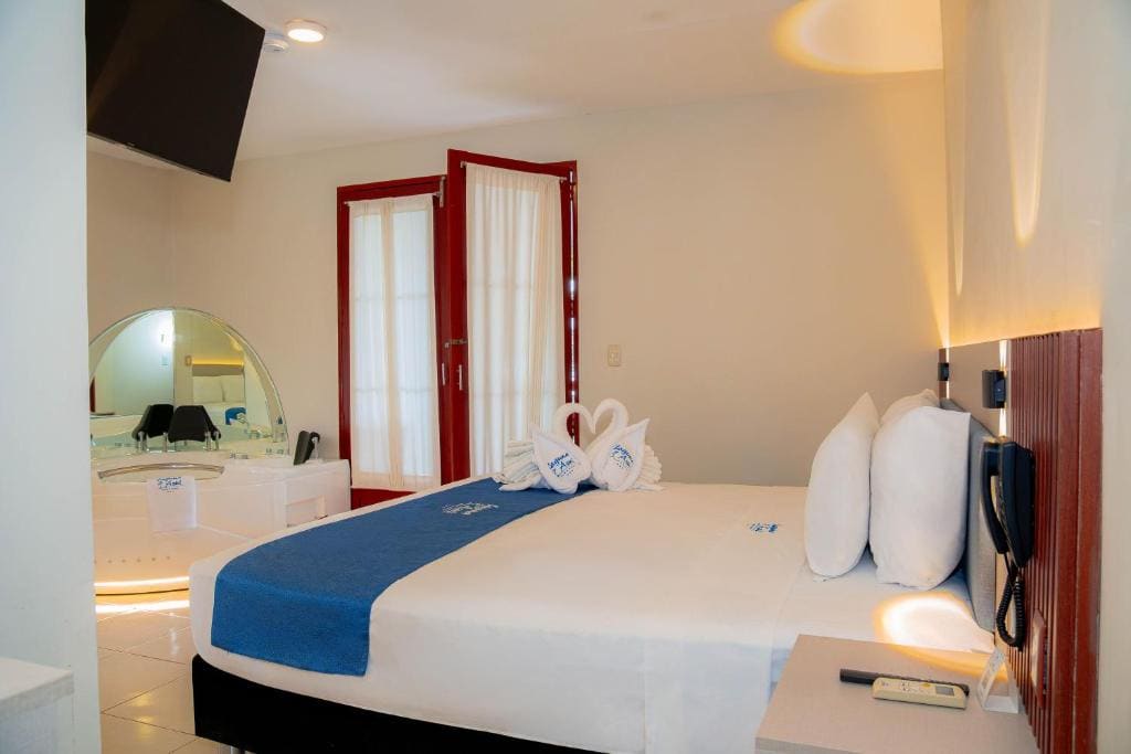Suite with Lake View room - Image 2