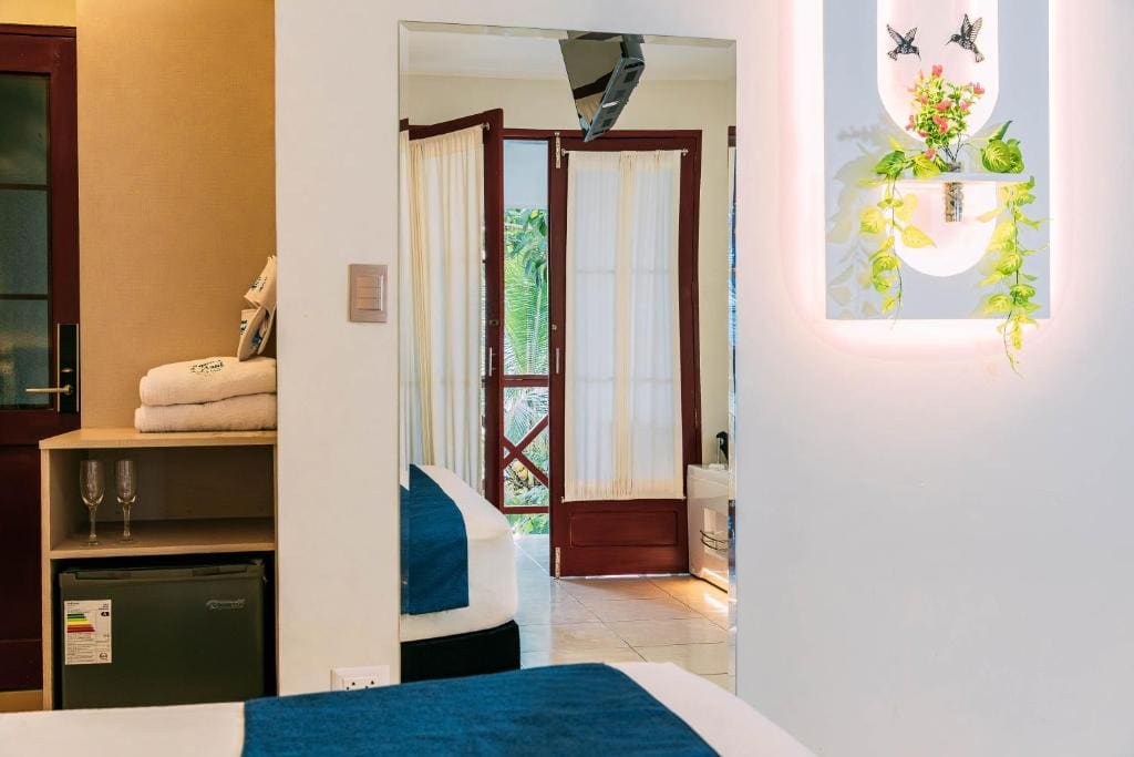 Suite with Lake View room - Image 1