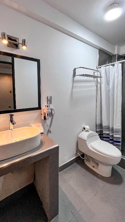Double Room with Private Bathroom room - Image 3