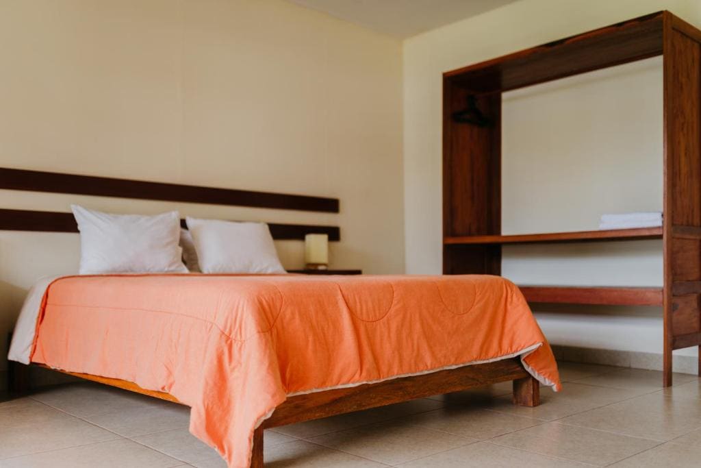 Queen Room with Pool View room - Image 2