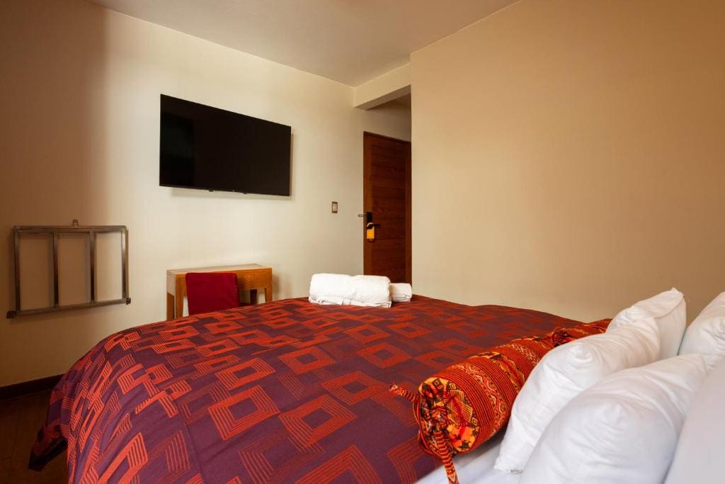 Double Room with Bath room - Image 1