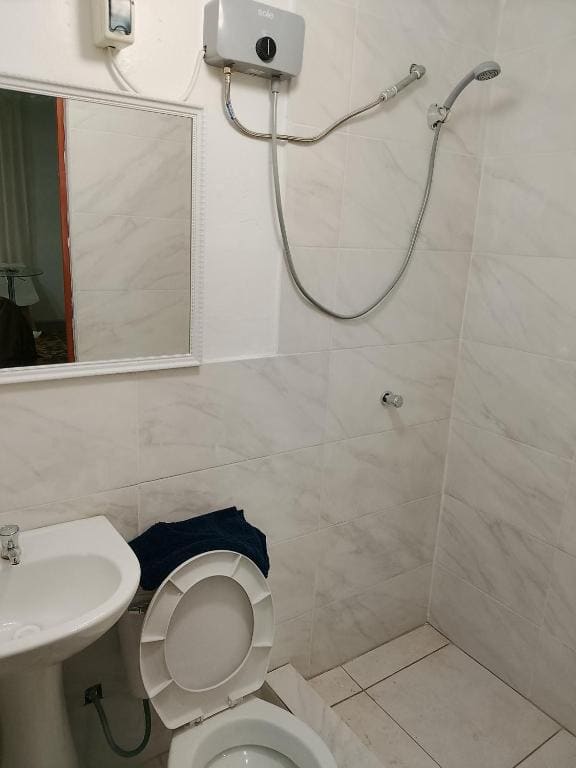 Double Room with Private Bathroom room - Image 2
