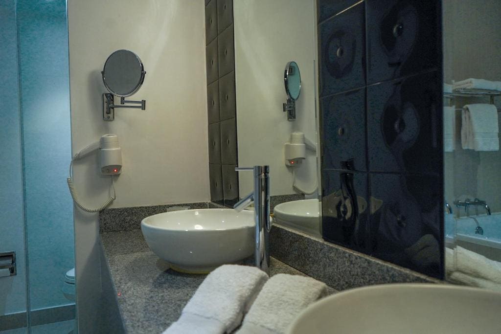 Junior Suite with Bath room - Image 3