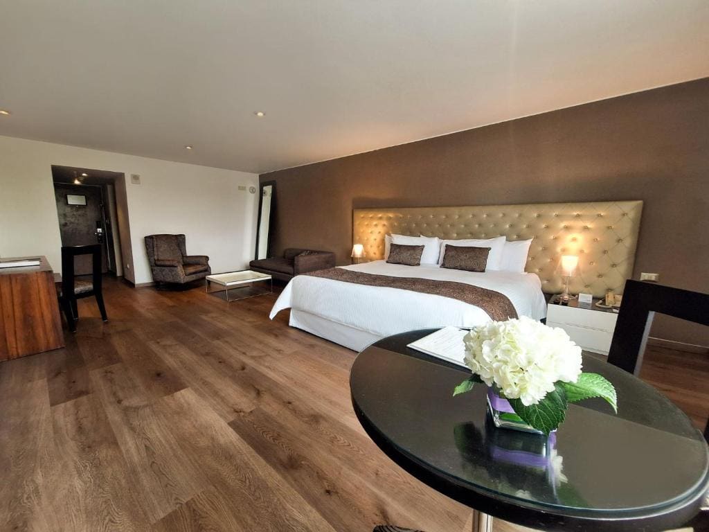 Junior Suite with Bath room - Image 2