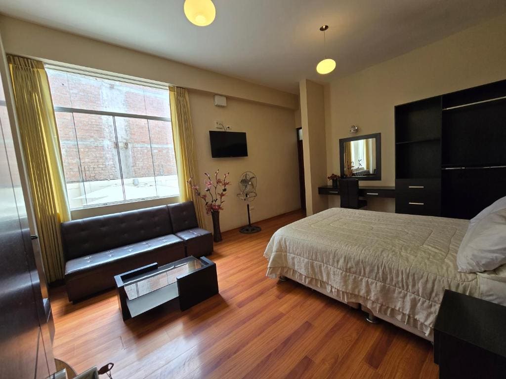 Queen Suite with Spa Bath room - Image 2