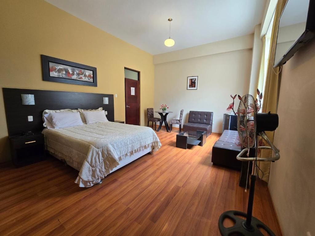 Queen Suite with Spa Bath room - Image 3