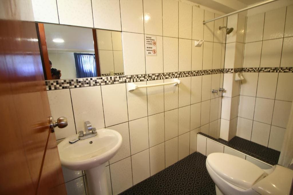 Standard Quadruple Room room - Image 1