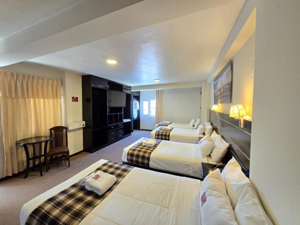 Standard Quadruple Room room - Image 1