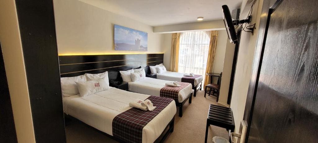 Classic Triple Room room - Image 3
