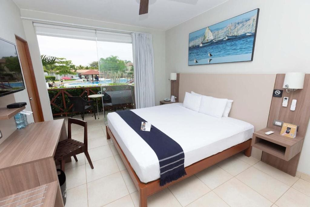 Double Room with Pool View room - Image 1
