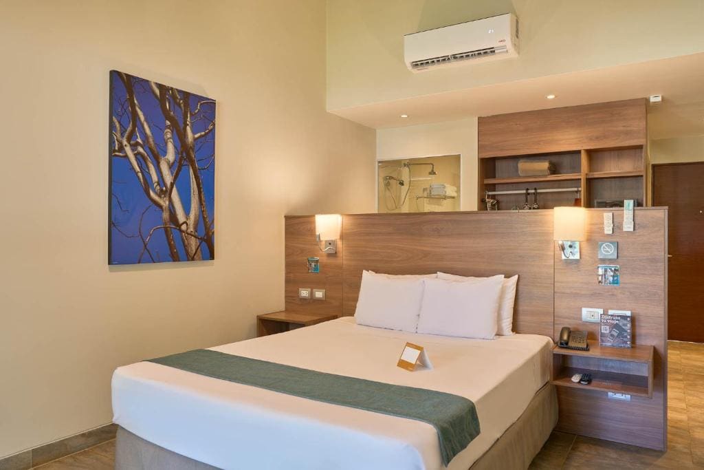 Queen Room with Balcony room - Image 1