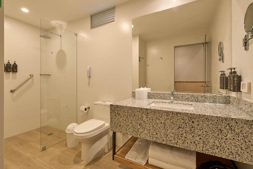 Superior Triple Room room - Image 3