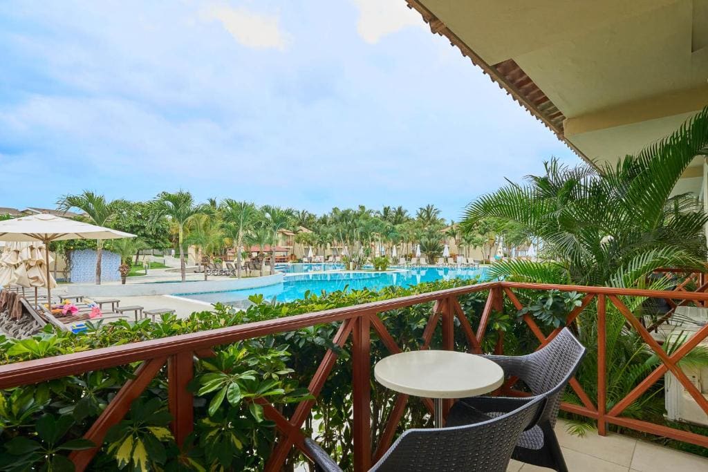 Double Room with Pool View room - Image 3