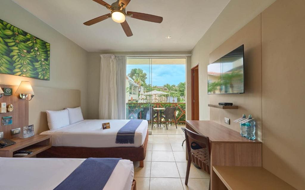 Twin Room with Pool View room - Image 3