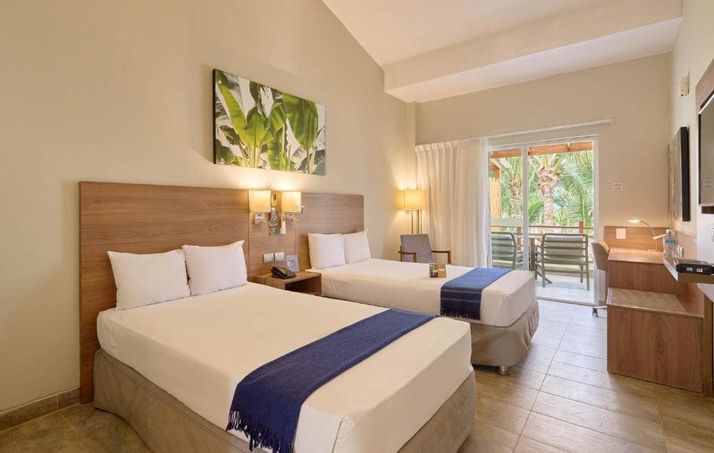 Twin Room with Balcony room - Image 3