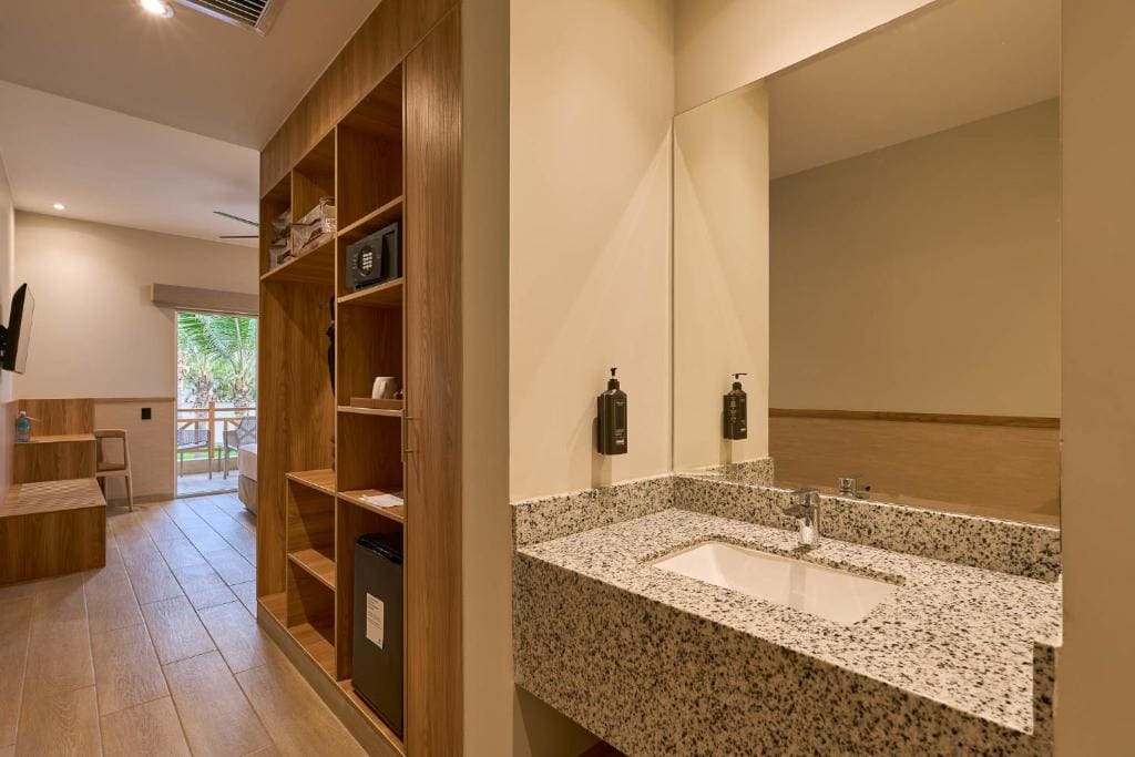Family Room with Garden View room - Image 2
