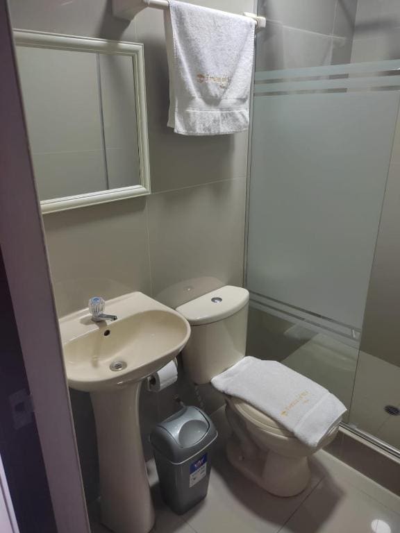 Superior Queen Room room - Image 2