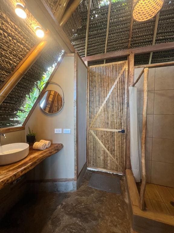 Double Room with Lake View room - Image 3
