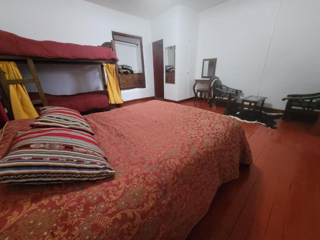 Family Room with Private Bathroom room - Image 1