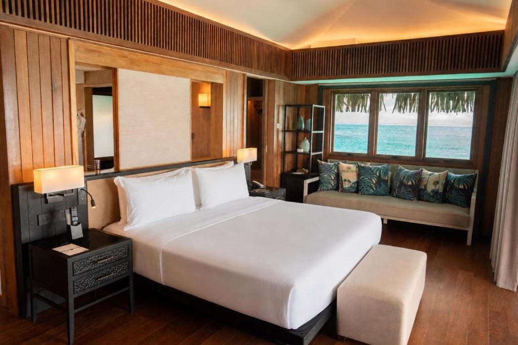 Royal Pool Overwater Villa room - Image 2