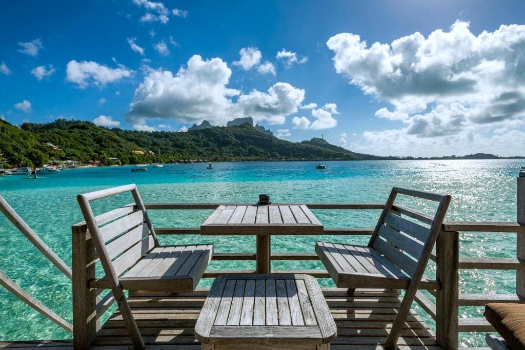 1 King Bed Overwater Bungalow Beach View room - Image 1