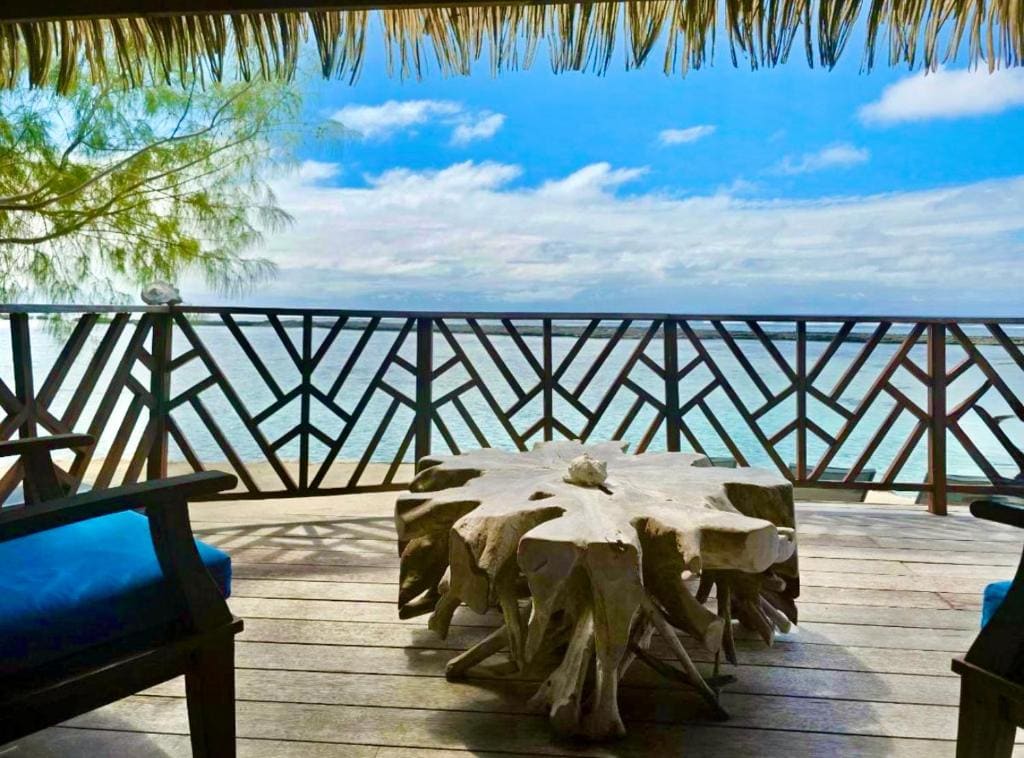 Sunrise Premium Bungalow - Huahine View room - Image 3