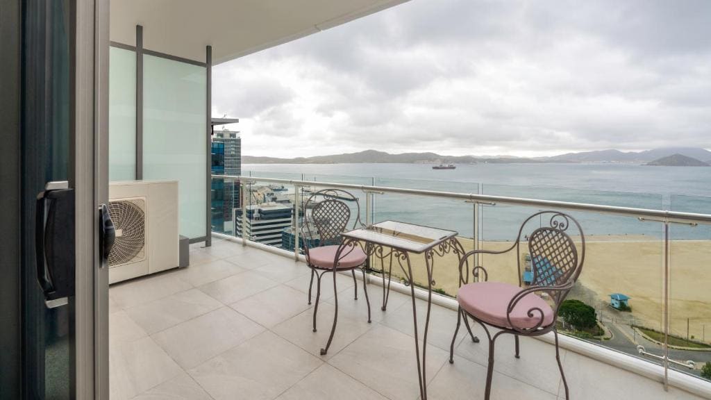Premium Room with Water View room - Image 2