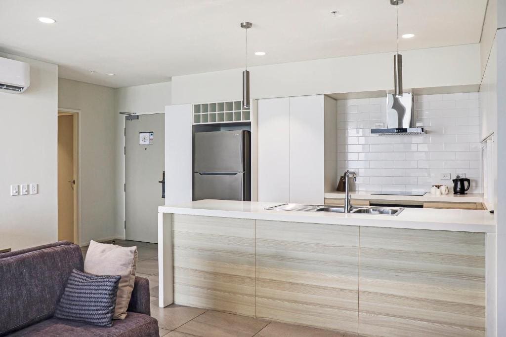 Two-Bedroom Queen Suite with Beach View room - Image 1