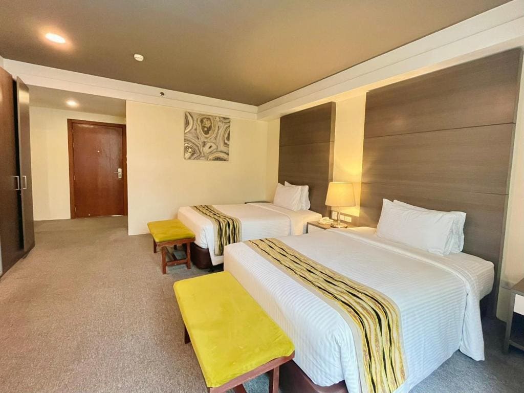 Deluxe Twin Room room - Image 2