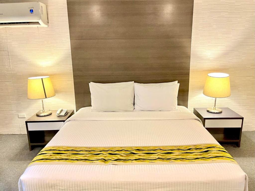 Deluxe King Room room - Image 3
