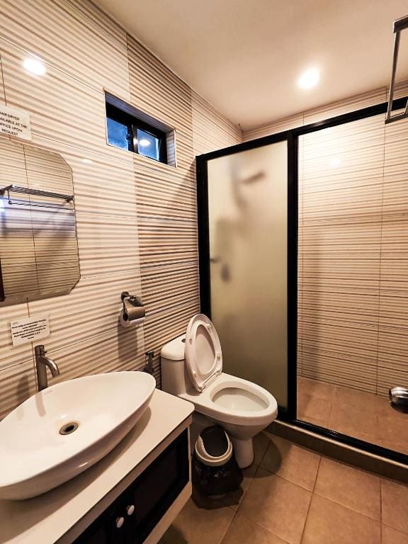 Premium Quadruple Room room - Image 3