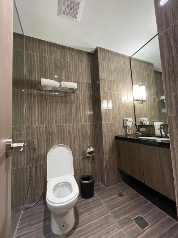 Family Room room - Image 3
