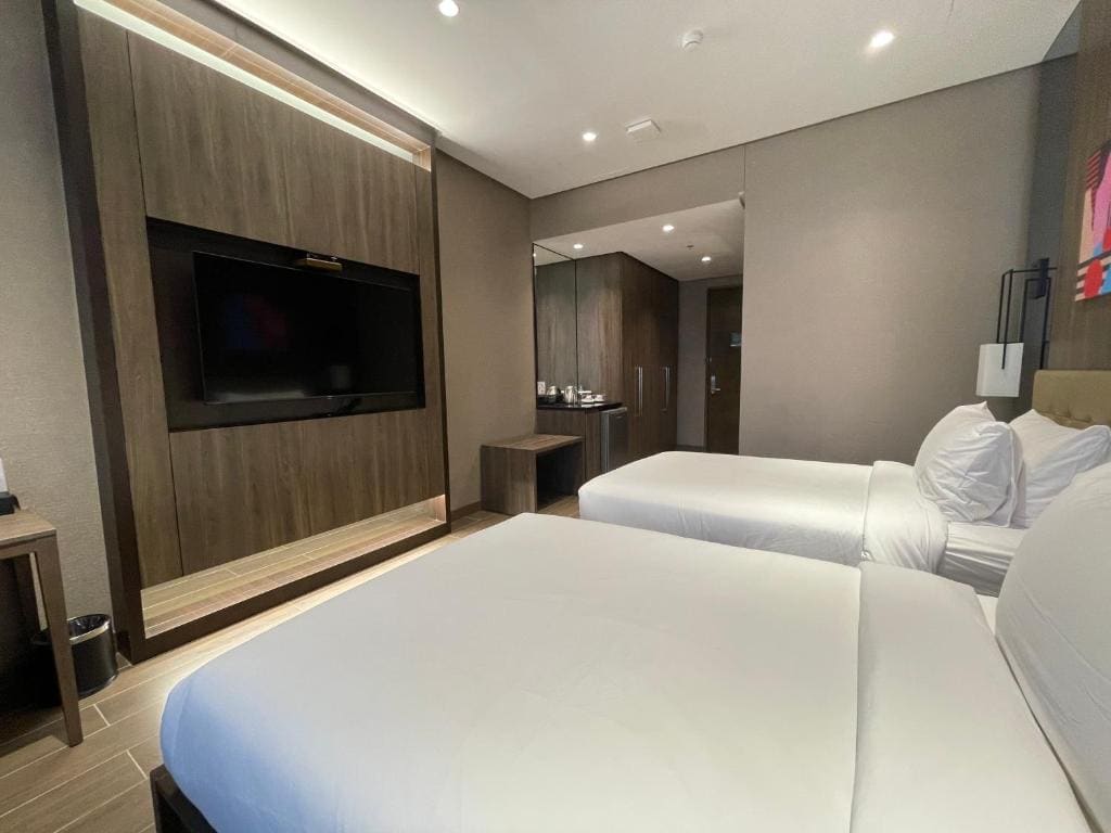 Deluxe Twin Room room - Image 2