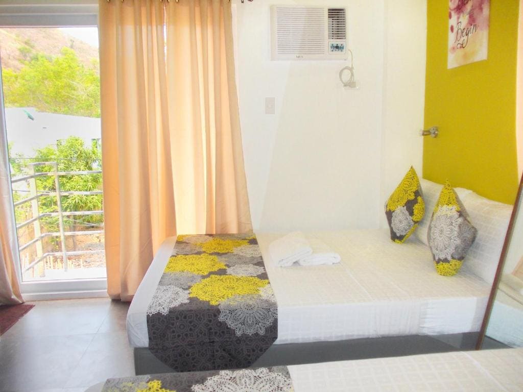 Triple Room with Balcony room - Image 1