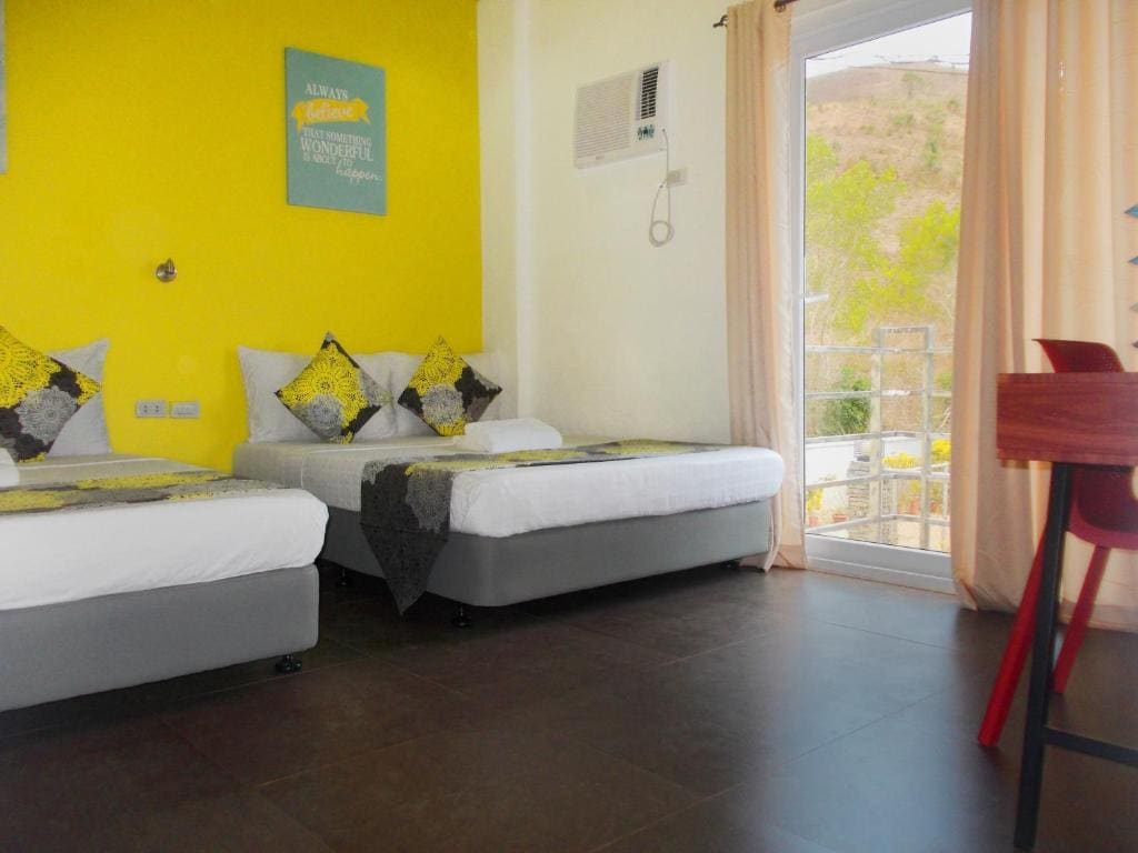 Family Suite with Balcony room - Image 1