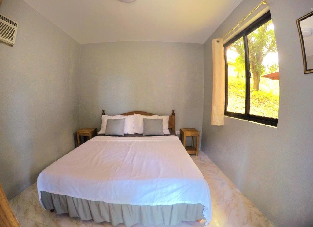 Deluxe Queen Room room - Image 2